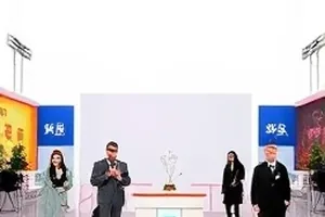 《落叶观测站》旁白录制现场示意封面